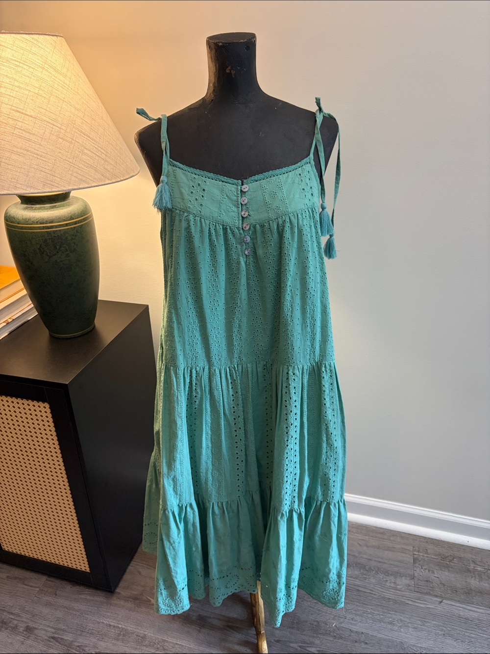 easel Eyelet Soft Pastel Green 100% Cotton Tiered Trapeze Dress (L) Cottagecore - Picture 3 of 13